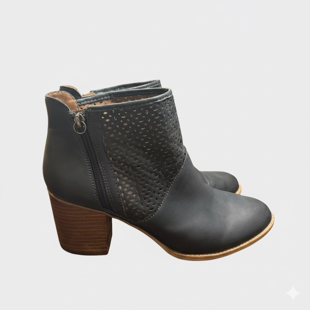 Söfft Leather Cutout Ankle Boots Stacked Heel Zip Booties Size 9M - Picture 2 of 11